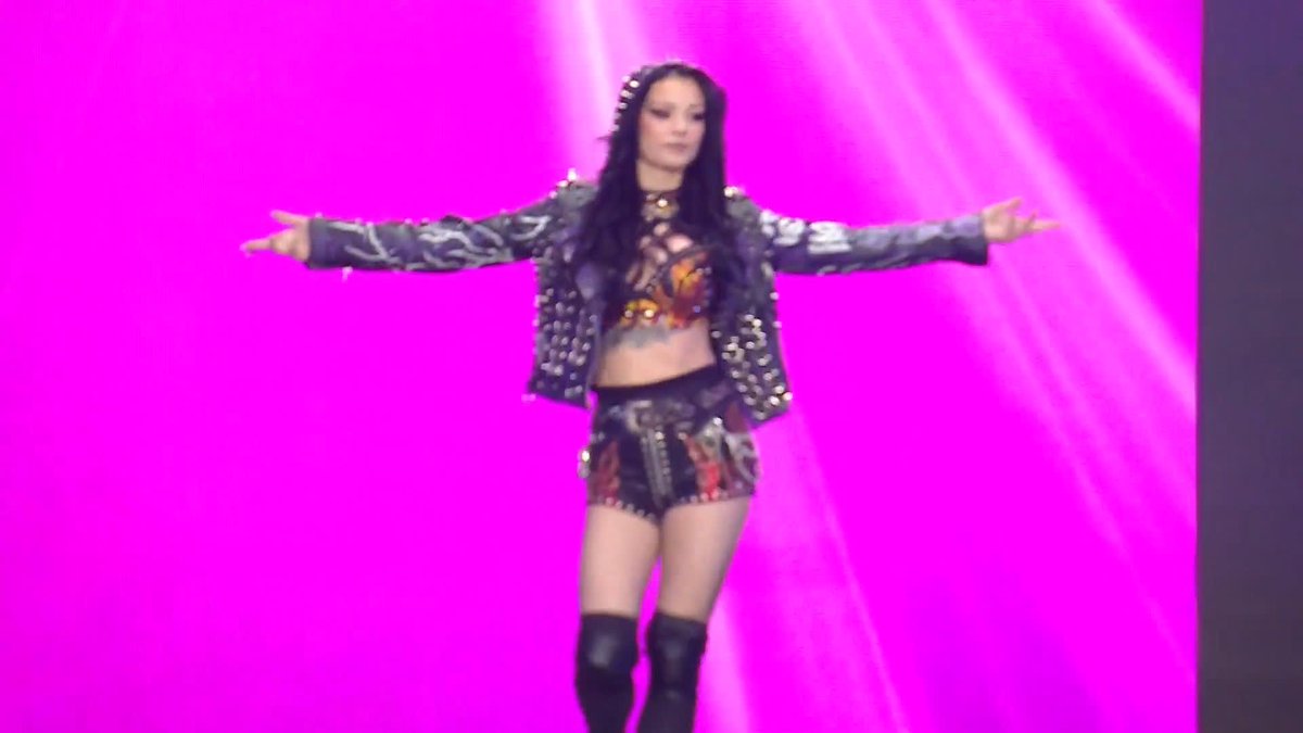 PAIGE IS BACK!!!!! 💜

WHAT A WRESTLEMANIA MOMENT!! 