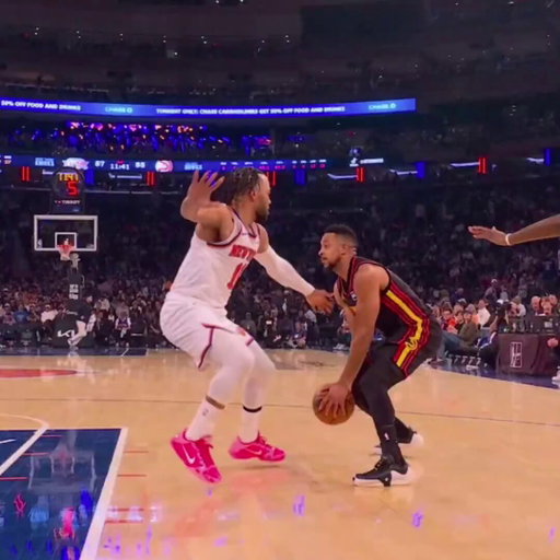 CJ McCollum inadvertently kicked Jalen Brunson where it hurts during a jump shot &amp; was called for a technical foul 😬 