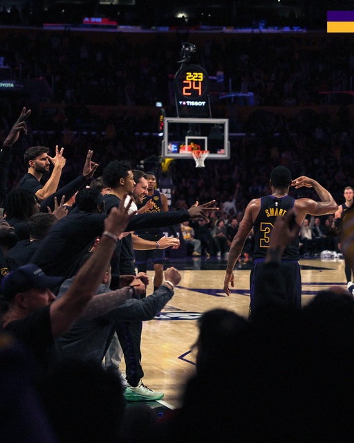 #LakersWin 