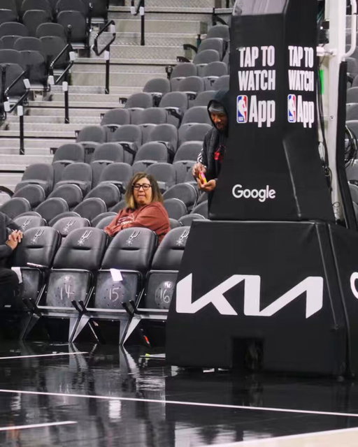 👀 