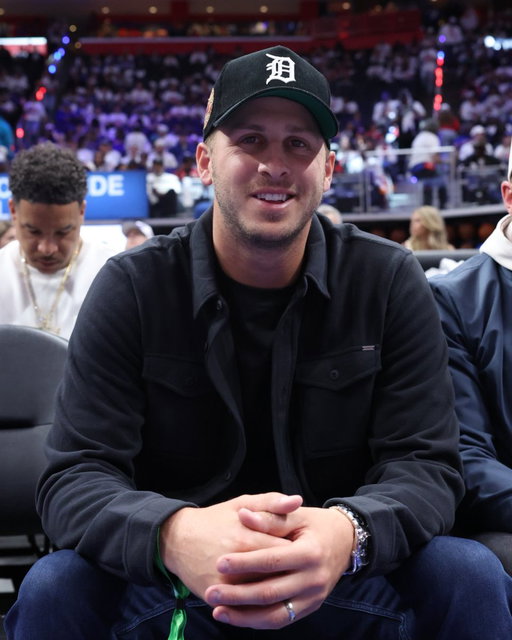 QB1 in the house 👀 