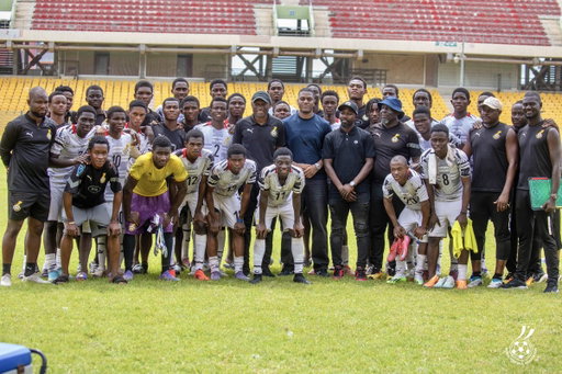 🤝 Sharaf Mahama paid a courtesy visit to the #BlackStarlets during the friendly against True Life FC at the Accra Sports Stadium. 🏟️

🔗 more on: https://t.co/6GU9PoSPjY 