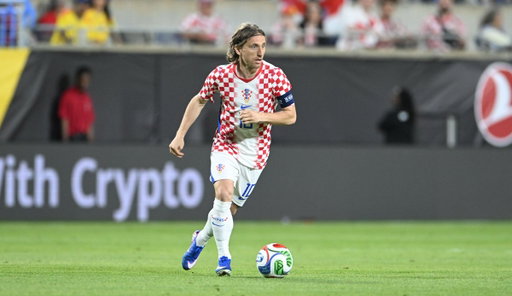 🇭🇷©️ #Croatia captain @lukamodric10 has undergone a successful surgery following the left cheekbone fracture in @acmilan derby vs. Juventus. 

🏥 Croatia medical staff is in permanent contact with AC Milan and team captain, as well as the coaching staff led by head coach @DalicZlatko.

💬 "I've been talking to Luka, and wished him a successful surgery and a quality and speedy recovery. I am convinced that he will do everything to be ready for the @FIFAWorldCup, and we'll provide full support. I am confident that the recovery will go according to plan and that Luka, as team captain, will lead us at another major competition this summer", said Dalić. 

We also wish him a successful and speedy return! 💪

#Obitelj #Vatreni❤️‍🔥