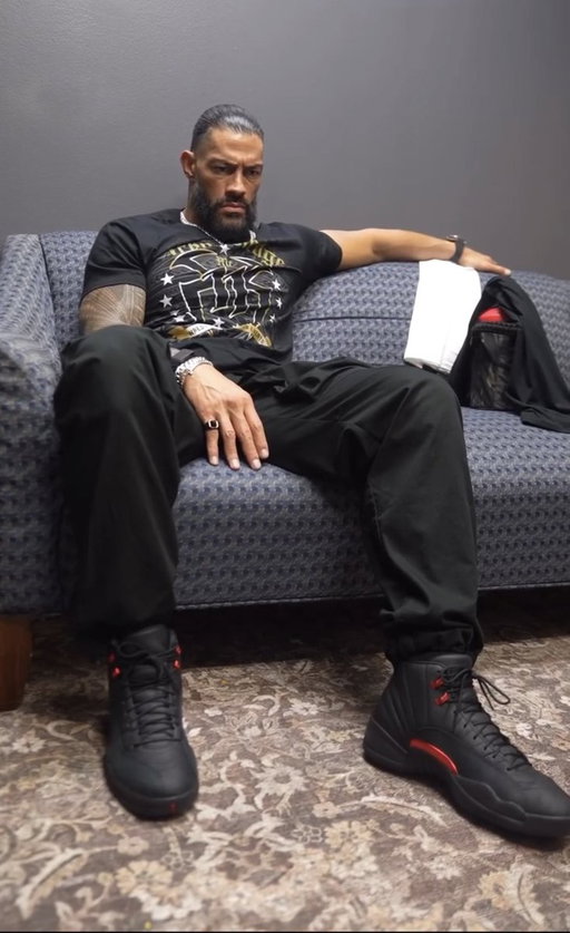 WWE World Heavyweight Champion Roman Reigns gave us an on-foot look at the upcoming Air Jordan 12 “Bloodline”, currently expected May 23rd for $215 retail 🔴⚫️👟 

Is the AJ12 “Bloodline” a COP or a DROP for you? 👀

📷: @WWE x @WWERomanReigns 