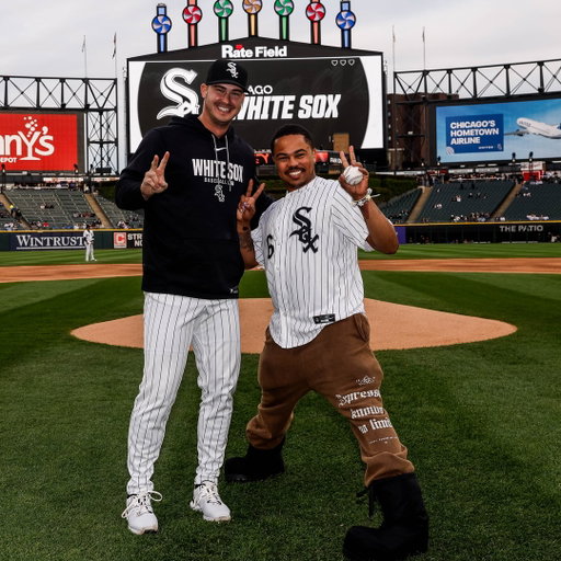 White Sox ACE alum and Chicago artist, Adam Kelly, with tonight's first pitch! 