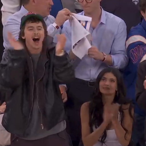 Timothée Chalamet &amp; Kylie Jenner spotted at the Knicks game in New York City tonight. 
