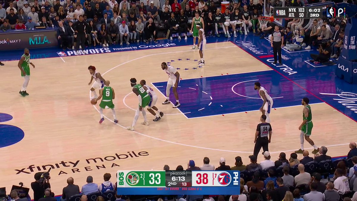2 defenders? No problem for Jaylen Brown 🫡

He's got 13 PTS on 5-9 FGM! 