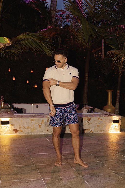 Night Swim 🌝 @psychoBunny 🐰 
•
•
•
#PsychoBunny #MensFashion #Guatapé #Colombia 