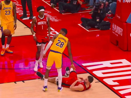 Rockets are going out sad

Rui tries helping up Sengun up 29 after the Rockets talked shit for the last 2 games.

Instead Amen Thompson shoves Rui 👀

(via @MindOfBron)  