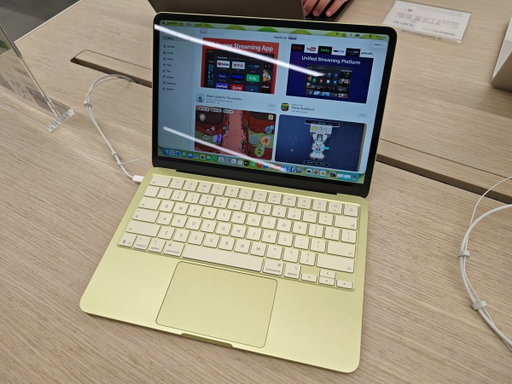 Checking out the new Macbook Neo. The #MacBookNeo seems to be a sweet deal at 40k. Full review pretty soon. Digital Walker 

#macbookneo #iPhone17e #gadgetsidekick 