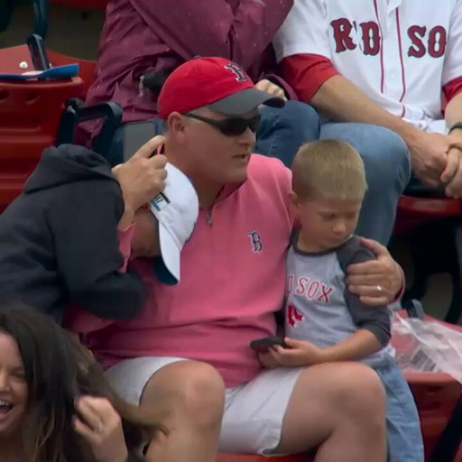 This dad at the Red Sox game went into full dad mode —  managing it from both sides after little bro threw away the foul ball 😂 

Big bro was sick 😭 