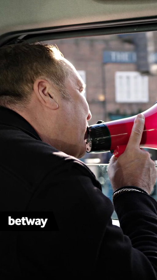 We challenged David Seaman and Lee Dixon to…

- Call a former team-mate
- Start an Arsenal chant in public

Safe to say they didn’t let us down! 😂

18+ | Be Gamble Aware 
