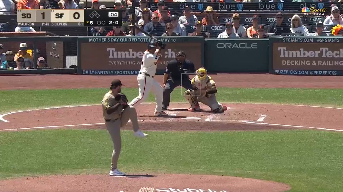 Rafael Devers knots things up! 