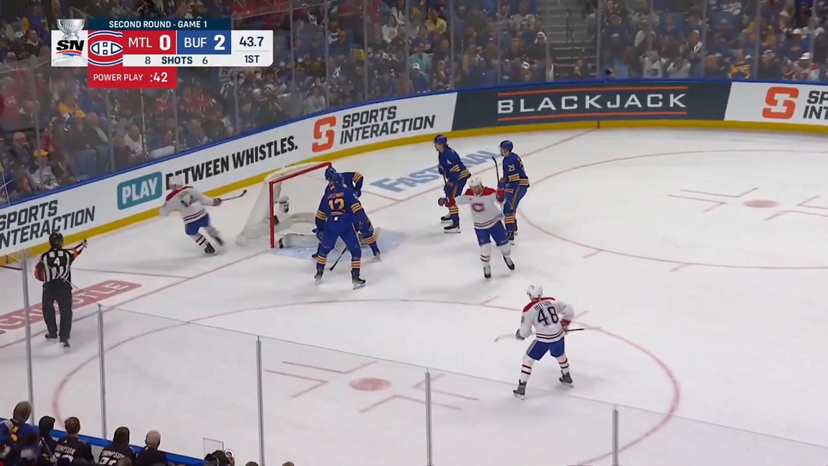THE CAPTAIN CUTS THE LEAD IN HALF! 

📺: @NHL_On_TNT, @Sportsnet, &amp; @TVASports 