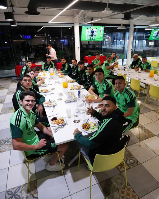 Este miércoles por la noche inició la concentración de la Selección Nacional de México de cara a la Copa del Mundo 2026 🤝.

#SomosMéxico 🇲🇽 