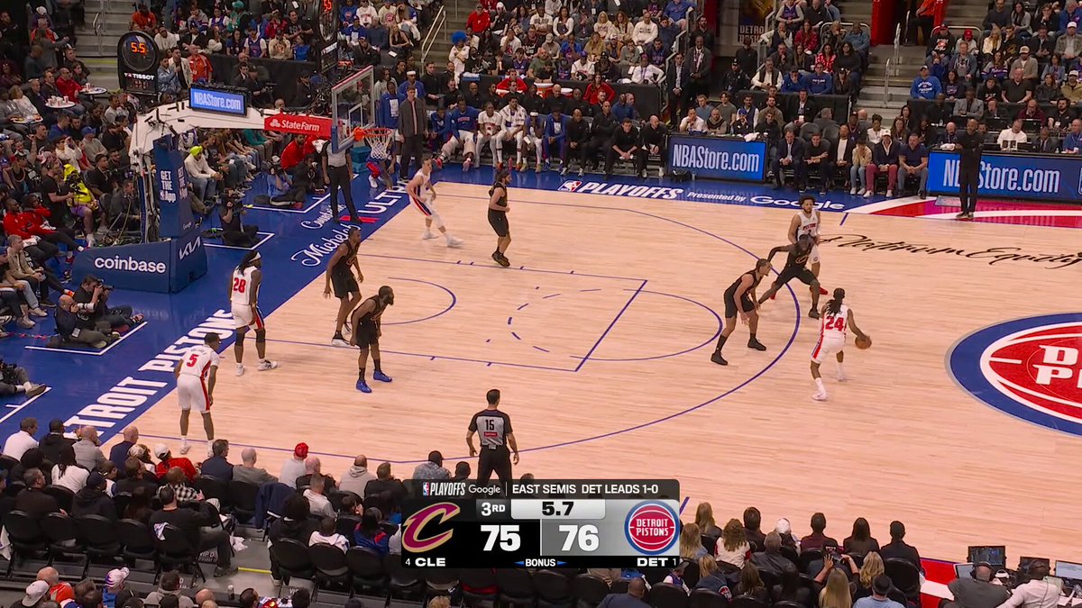 Jenkins ➡️ Cade ➡️ Jenkins

Pistons lead by 4 heading into Q4 of Game 2! 