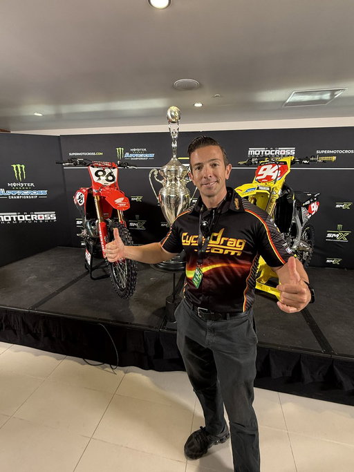 The @SupercrossLIVE final race is here! Will it be @KenRoczen94 or @hunterlawrencee  who gets the title? Only 1 point separates these two great racers! #supercross 