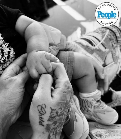 LaMelo Ball and Ana Montana have welcomed a new son into the world named LaOne ❤️

Congrats to them 🙏

(h/t @HornetsReddit ) 