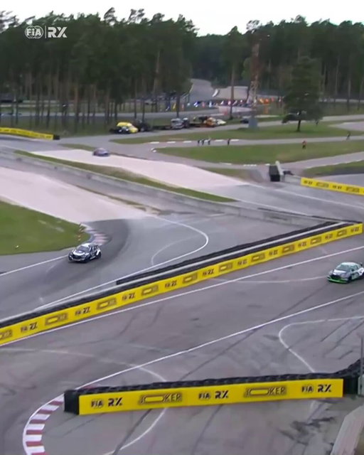 First place, SECURED 🔒

Meunier hangs round the outside of Gurklys through the final corner making it stick into the final lap and claiming the RX3 victory 🤩 

#FIARallycross #EuroRX 