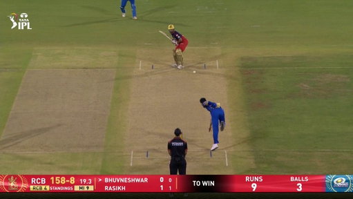 WHAT ON EARTH HAVE WE JUST WITNESSED! 🤯

Bhuvneshwar Kumar &amp; Rasikh Dar, take a bow ❤️

Updates ▶️ https://t.co/wYlCB10dhm

#TATAIPL | #KhelBindaas | #RCBvMI | @RCBTweets 