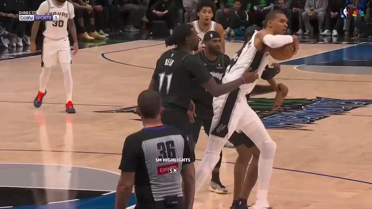 Should this be a flagrant 2 by Wemby?  