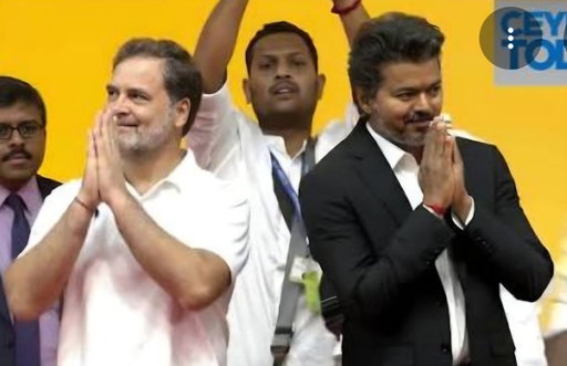 In my next life I need this kind of confidence. Just gave support of 5 MLAs and standing on the dias as if he is the Dy CM 💪 