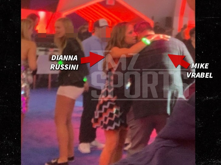 👀 EXCLUSIVE: Dianna Russini wraps her arm around Mike Vrabel during a chat at a 2022 Super Bowl party. https://t.co/48P4WOI5Sb 