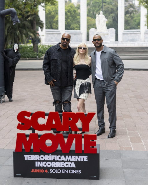 mind if ghostface speaks a lil español tonight? thanks for all the #scarymovie love, mexico! 🇲🇽 