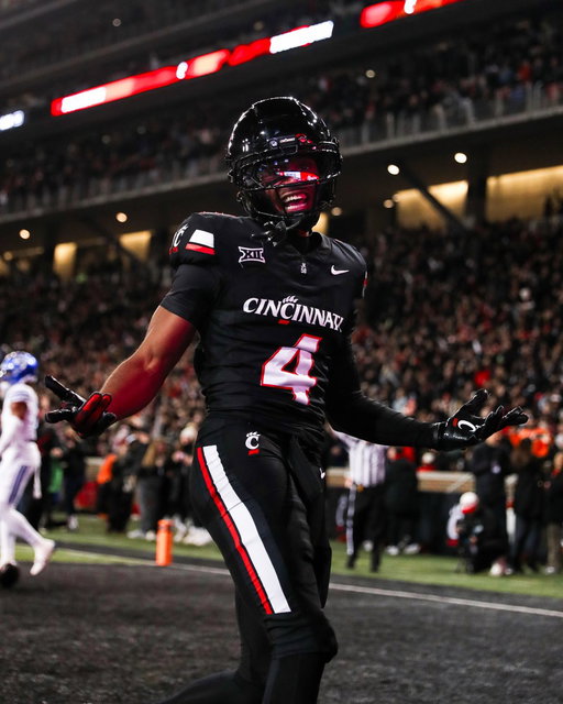 The best black uniform in football. 