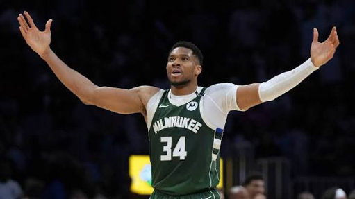 🚨Knicks Fans🚨

With Giannis likely to be traded, should we be interested 🤔

What do we think? 