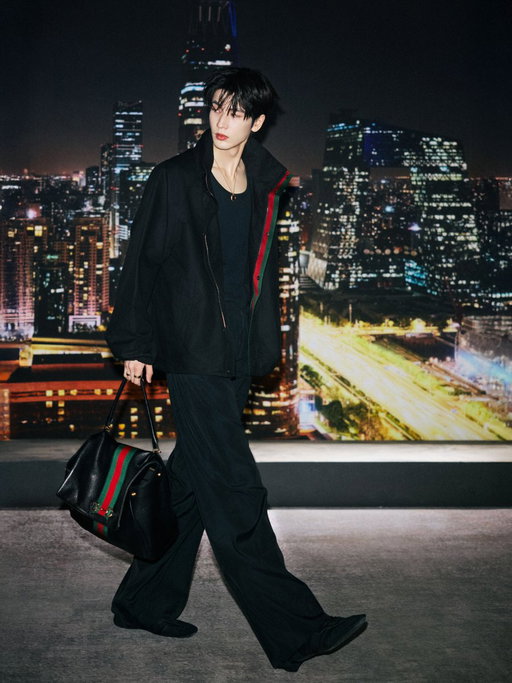 Heading to New York for the #GucciCore show, Brand Ambassador #ZhangLingHe is seen with the #GucciPaparazzo. 