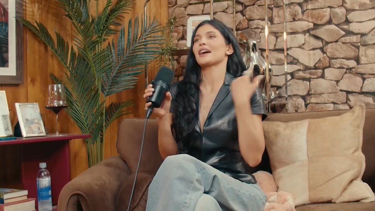 Kylie Jenner was terrified about telling her parents she was pregnant at 19...

🎥: Therapuss 