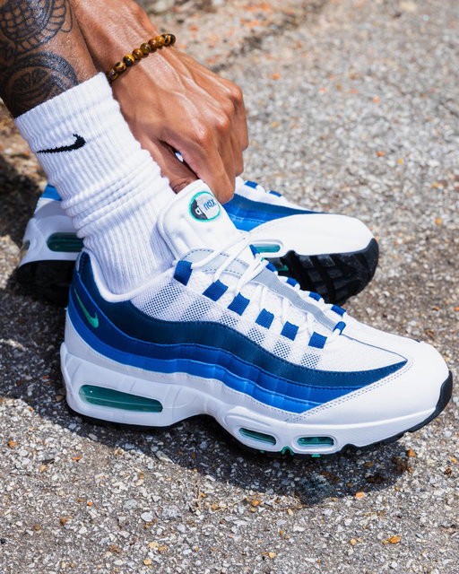 Shining ☀️

Nike Air Max 95 OG "Slate Blue". Launching on 5.17 in men's.🌐
Link: https://t.co/Jugp9zTcnj

#nikelaunch #airmax95 #slateblue 