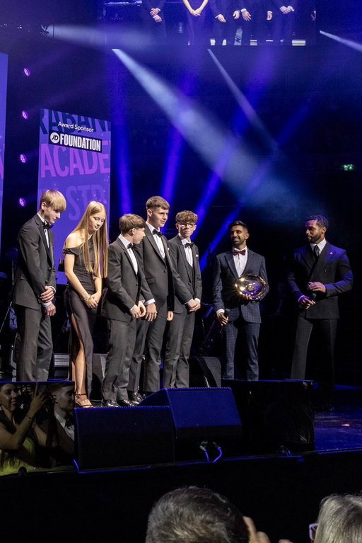 When your parents say video games won’t get you anywhere in life… &amp; then you meet the King of England 😂

Was an honour presenting a @KingsTrust award &amp; visiting Buckingham Palace 🤯 