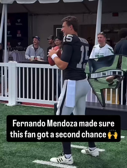 Fernando Mendoza throwing balls to fans at NFLPA premiere 

Such a good guy 