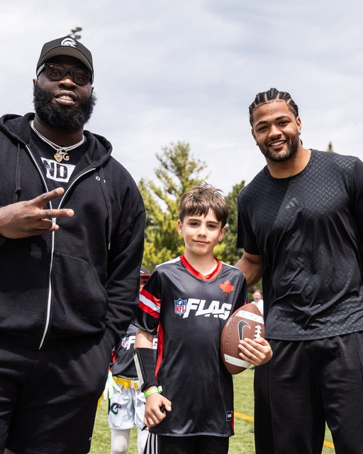 BEAR DOWN 🐻 

Ottawa’s own Neville Gallimore and Rome Odunze made an appearance at this year’s @NFLFLAG Regionals in the nation’s capital 🇨🇦 