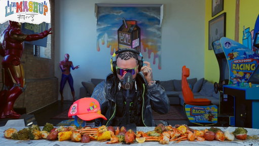 RiFF RAFF Performs "TiP TOE WiNG iN MY JAWWDiNZ" Over The "Seven Nation Army" Beat 