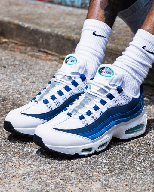 🌊 Launch Day ☀️

Nike Air Max 95 OG "Slate Blue". Available now in men's.🌐
Link: https://t.co/Jugp9zTcnj

#nikelaunch #airmax95 #slateblue 
