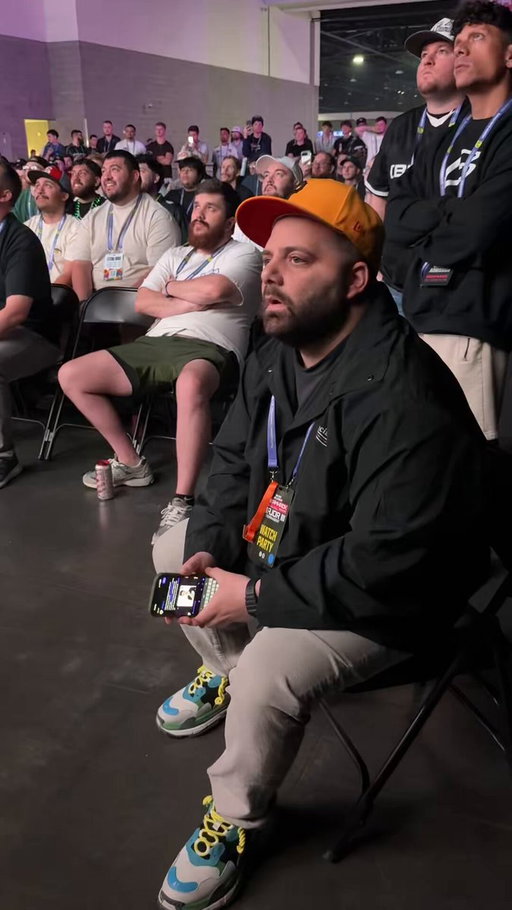 BUSH SWEEP FAZE FALCONS 3-0 TO SECURE TOP 4 

“GET THE FUCK OFF THE STAGE” - @Jerrythekid21 

JERRY IS LETTING THEM HEAR IT! 🌳🌳🌳 