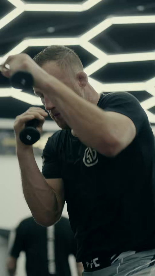 Another peak week down, another week closer to the fight. Follow along to see the preparation.
Episode 3 is officially live, link in my bio. #ufcfreedom250 