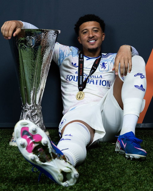 🥶

#UELfinal | @AVFCOfficial 