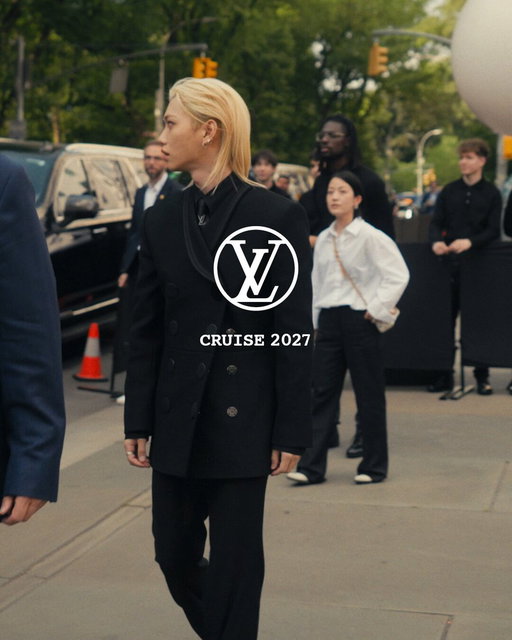 Cruise 2027 Show. House Ambassador Felix attends the unveiling of the new collection by Nicolas Ghesquière, live from The Frick Collection in New York City. Watch the full show at https://t.co/4q2OGbmKEu

#Felix #LVCruise27 #NicolasGhesquiere #LouisVuitton 
