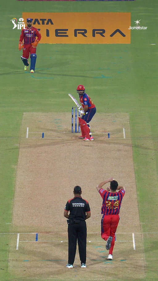 A massive chance goes down! 😳

Prabhsimran Singh gets a lifeline 👀

Will this prove costly for LSG?

#TATAIPL Race to Playoffs 2026 👉 #LSGvPBKS | LIVE NOW ➡️ https://hotstar.onelink.me/UsKp/tt00uqpk 