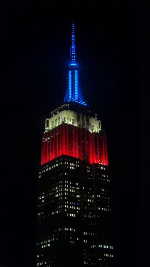The Empire State Building immediately changes to Knicks colors after they clinch their first NBA Finals berth since 1999 🧡💙 