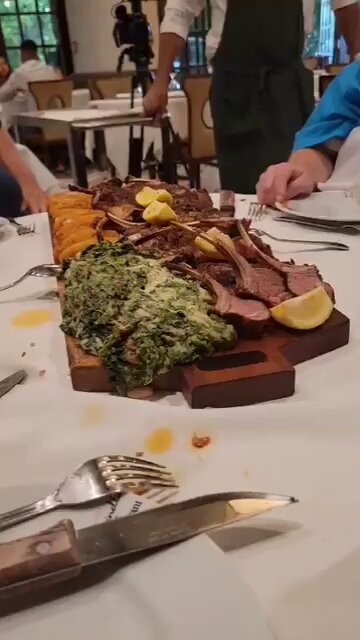 I need 4 seats in a suite for each Knick home game. I will barter a dinner for 10 with all your friends on me for each game at a desired date and swim in my pool. This was one of  @NjTank99 best meals of his life. I will hold no punches. 