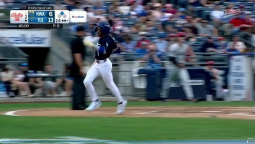 The Dodgers fear Kendall George suffered a significant left knee injury on Monday night while trying to avoid the bat dog, per @TheAthletic.

George ranks No. 9 in Los Angeles’ system.

(🎥@ChadMoriyama) 