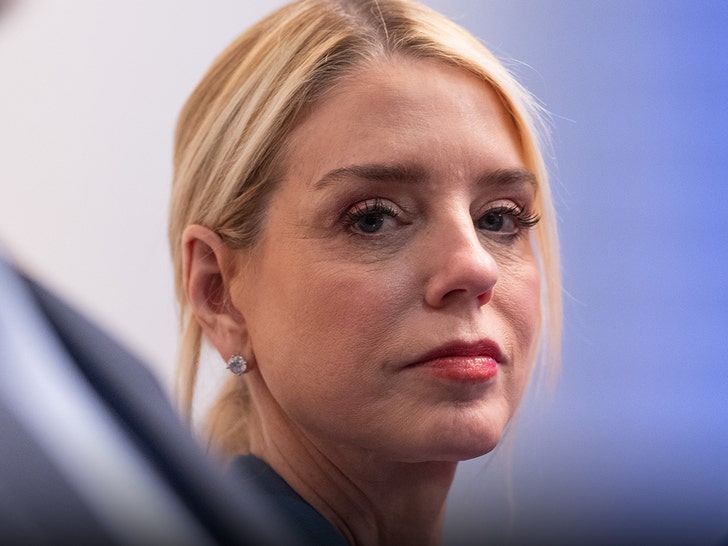 Former Attorney General Pam Bondi is reportedly battling thyroid cancer. https://t.co/vs7t75CUR1 