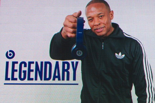 ⬇️ TODAY IN HIP-HOP ⬇️

2014: Dr. Dre officially sells Beats Electronics to Apple for $3 billion 💰 