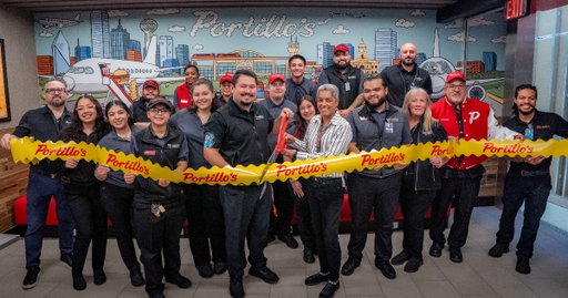 Your gate isn’t the only thing worth finding!

Portillo’s first-ever airport restaurant is now open at DFW Terminal B ✈️ 