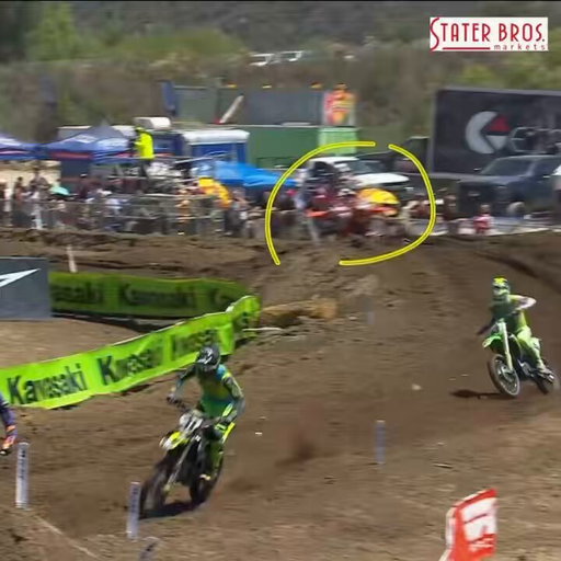 Huge problems for Tomac and Marchbanks 😳 

@MonsterEnergy 450 Moto 1 LIVE fueled by @StaterBrosMkts 🎥 

#ProMotocross #SMX 